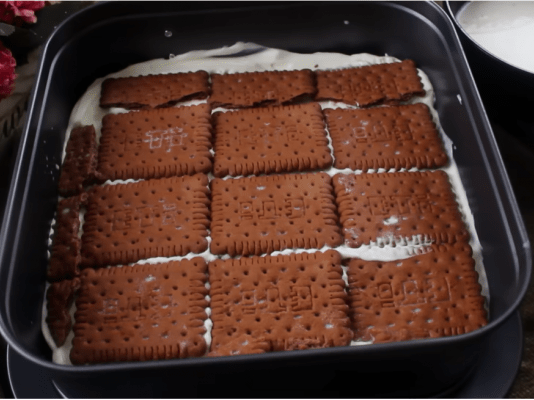 15-MINUTA KREM TORTA “NEBESKI OBLAK”: VRHUNSKI RECEPT BEZ PEČENJA OD SAMO 3 SASTOJKA!!!