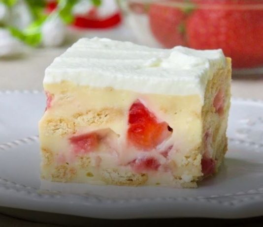 15 MINUTNI KOLAČ SA JAGODAMA KEKSIMA I BANANOM…Nikad jednostavnija priprema…