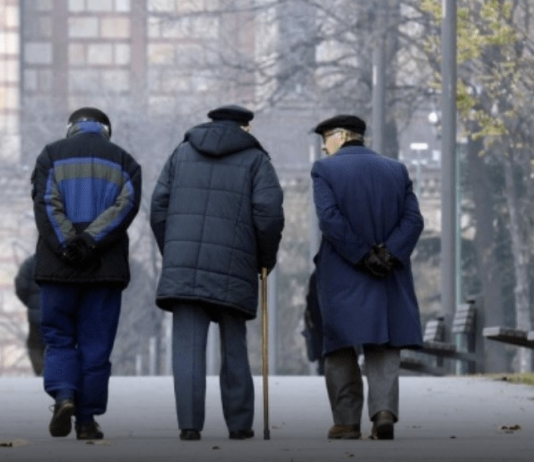 Osim povišice penzionerima stiže i dodatak na penziju! Isplaćuje se mjesečno, a evo ko ima pravo i koliko on iznosi (Foto)