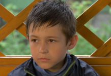 Čim se rodio majka ga je bacila u smeće: Uzeo ga je čovjek iz gradske čistoće, posle 12 godina je shvatio šta je uradio
