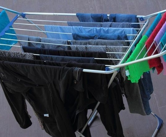 Kako sušiti veš dok vani pada kiša: Ovaj trik će vam pomoći i spasiti vas neugodnih mirisa