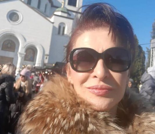 Narodna pevačica morala je da peva da bi zaradila za spomenik: Sahranila je 5 članova porodice i doživela šok