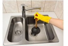 Vodoinstalateri vam neće reći za ovo: Umotajte odvod u aluminijsku foliju i dobro zapamtite ovaj TRIK!