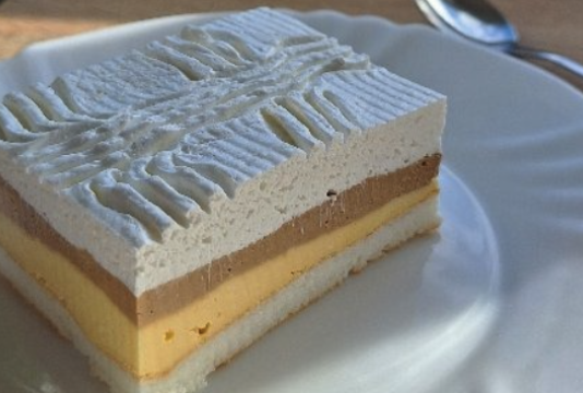 Ledena torta – Kremasta, lagana, osvežavajuća torta koju ćete obožavati.