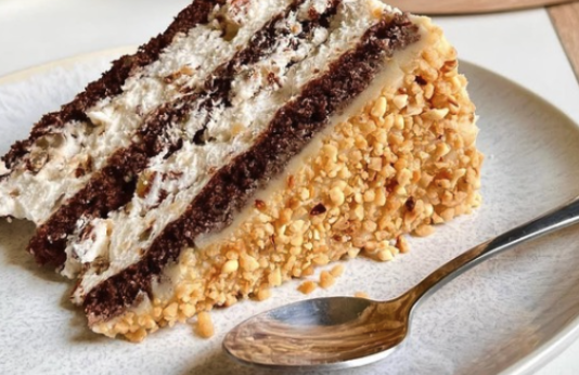 Badem torta – Savršen spoj hrskavih badema i kremaste bijele čokolade