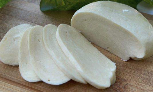 Kako Napraviti Savršenu Domaću Mocarelu uz Samo 2 Sastojka – Brže, Lakše i Ukusnije!