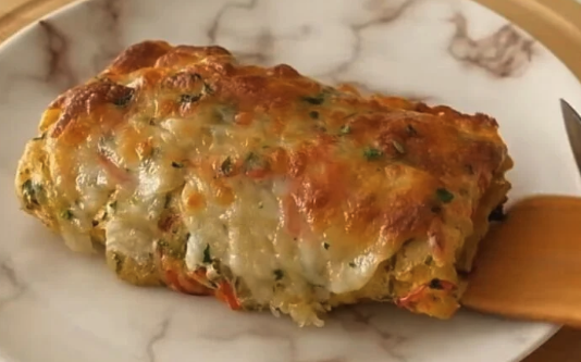 Brza i Ukusna Večera za 10 Minuta: Piletina i Krumpir s Dimljenim Sirom