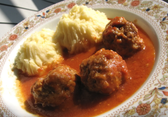 Napravite sočne ćufte iz rerne koje će vas oduševiti – Jednostavan recept za savršen obrok!