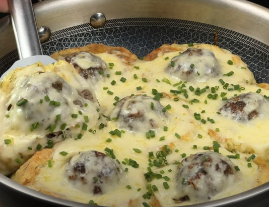 Neodoljive Krompir Pljeskavice sa Ćuftama – Ukus Koji Će Oduševiti!