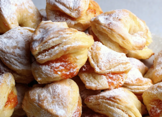 Domaći Salčići moje mame: Tradicionalni recept sa džemom od marelice