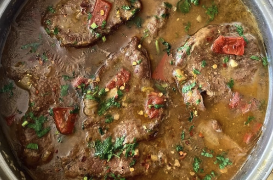 Savršen recept za juneće šnicle u saftu – Sočno i aromatično jelo