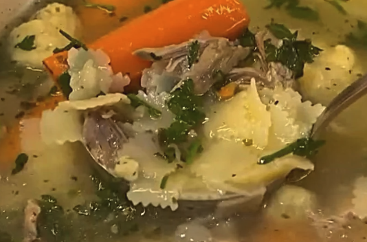 Domaća juneća supa sa knedlama – Brzi i jednostavni recept!