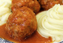 Ćufte u paradajz sosu – Fenomenalan recept koji će ukućani obožavati!