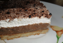 Kolač “Pijano Crno Nebo” – Savršen spoj sočnosti i kreme