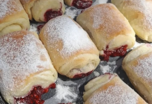 Mekane i mirisne posne rolnice s malinama – Brzo i jednostavno!