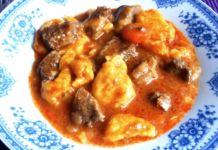 Juneci gulaš s domaćim noklicama – Recept koji morate da probate!