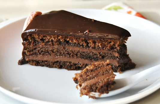Bogata čokoladna fantazija: Torta bogata kremastim ukusom