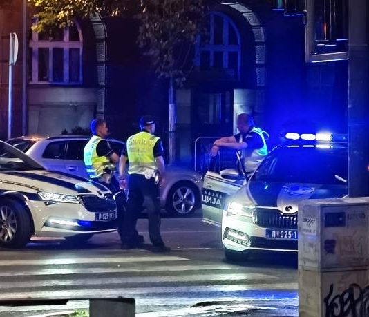 Misteriozni slučaj na Vračaru: Krvav mladić pronađen pored auta – vozaču nema traga