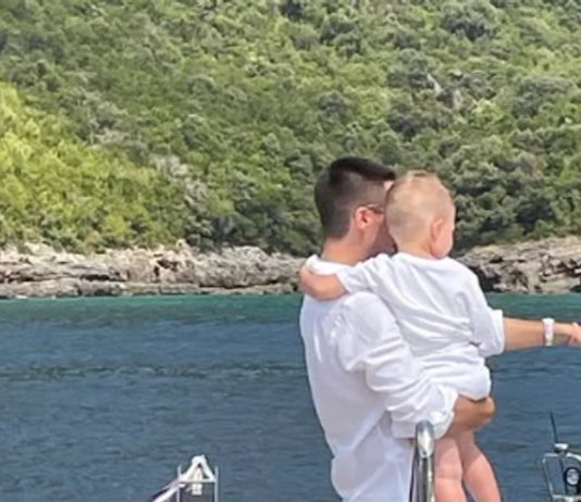 Đorđe Đoković proslavio rođendan na jahti: Intimno slavlje uz tri torte i poruku sinu