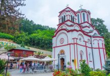Sinanovići tvrde da se dogodilo čudo u manastiru Tumane: Nismo mogli da imamo decu, a onda smo otišli tamo…