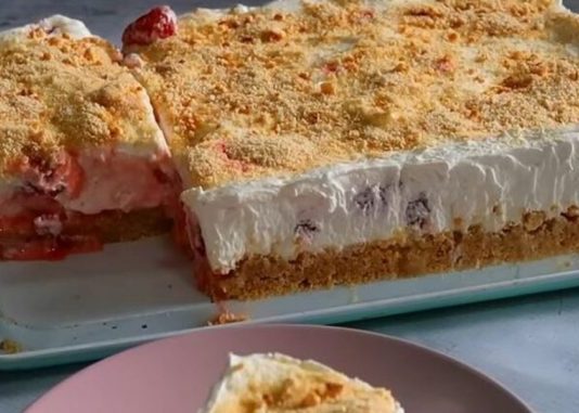 Za 10 min napravite ovu tortu sa jagodama i plazmom bez pečenja. Od par sastojaka.