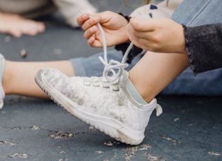 Neobična metoda za uklanjanje neugodnih mirisa iz patika: Koristite sunčevu svjetlost