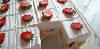 KOLAČ SA JAGODAMA POJEO SE ODMAH LAGAN ZA NAPRAVITI