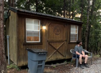 Bio beskućnik 3 godine, hranio se u narodnoj kuhinji i lutao ulicama, a onda odlučio da uzme stvari u svoje ruke: Usred šume napravio svoju idilu