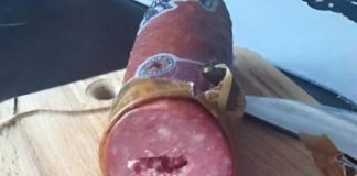 Pronašla sam USB u običnoj kobasici — u početku sam mislila da je slučajnost, dok nisam proverila šta se nalazi unutra.