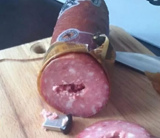 Pronašla sam USB u običnoj kobasici — u početku sam mislila da je slučajnost, dok nisam proverila šta se nalazi unutra.