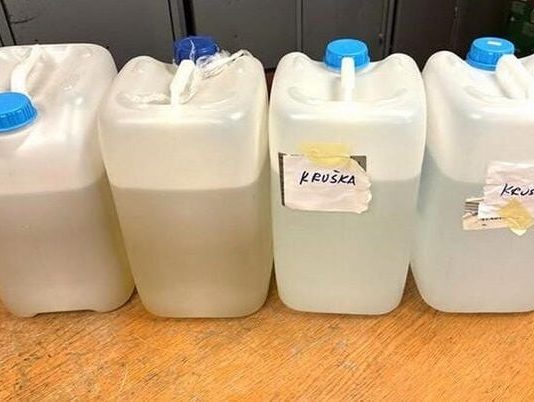 Vozaču iz Hrvatske prijeti zatvor zbog 40 litara rakije