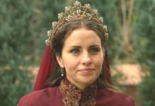 Unuka pravoslavnog sveštenika je imala 4 godine kada su je udali za velikog vezira od 48: Čim je on umro, dala je u ruke čuvenom Bosancu, tad postaje moćna žena