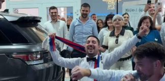 Snimak sa svadbe iz Mostara šokirao ceo Balkan! Umesto poklona, mladoženja od KUMA dobio OVO