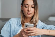 Bila je 8. mesec kada je dobila misteriozni poziv: Reči koje je čula sa druge strane žice su je sledile, tek tad je shvatila sa kakvim čovekom planira budućnost