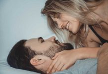 Ovo je najveća muška slabost u krevetu – žena koja to zna ima moć nad njim