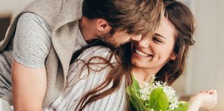 Nije to navika, već opsesija koju ne zna sakriti. Ovih 8 jasnih znakova pokazuje da ste mu stalno u mislima