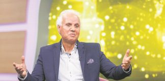 ODRASTAO U TEŠKOM SIROMAŠTVU, DANAS ZA JEDNU PESMU UZME 20.000 EVRA! Ovaj pevač je najobrazovaniji na estradi: Razmišljao sam da li ću izaći iz te bede!