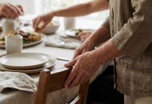 Ako vraćate stolicu na mjesto kad ustanete sa stola, vi niste obični: ovih 7 osobina vas izdvajaju…