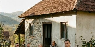 Priča o čovjeku čije je djetinjstvo bilo obilježeno siromaštvom, tišinom i pogledima koji su boljeli više od riječi.