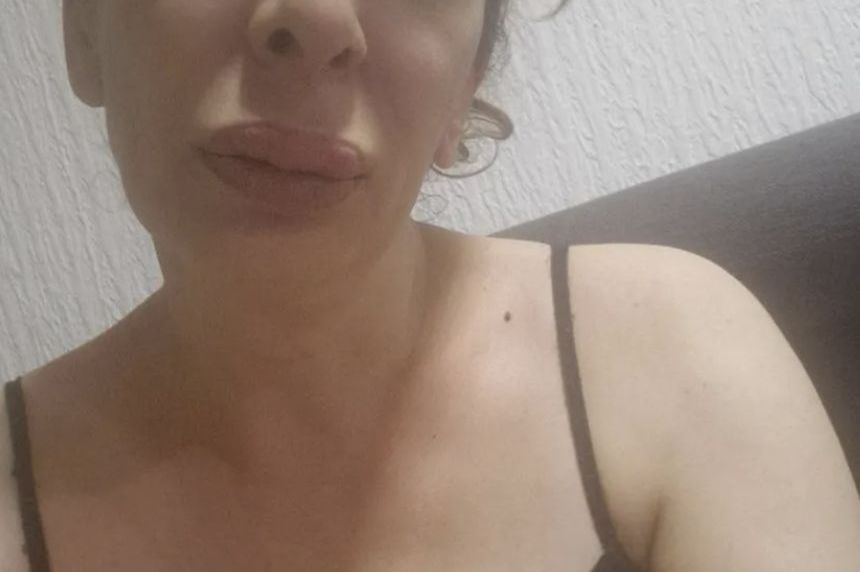 Potresne poruke pjevačice, tvrdi da ju je majka izbacila iz stana: Potresne poruke pjevačice, tvrdi da ju je majka izbacila iz stana: