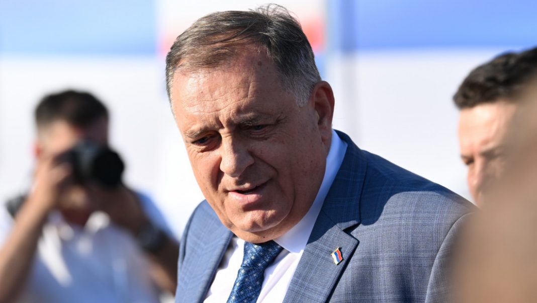 Dodik najavio dolazak na sahranu generala Ratka Mladića: Neka snime ko će biti tamo - featured image Dodik najavio dolazak na sahranu generala Ratka Mladića: Neka snime ko će biti tamo - featured image