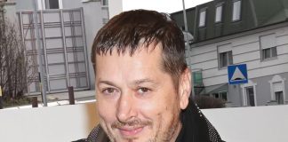 OVO JE LUKS KUĆA ACE PEJOVIĆA gdje je dovodio maloljetnice! Vila košta čitavo bogatstvo, evo koliko je ISKEŠIRAO za pravu palatu! GVOZDENA KAPIJA SVE SKRIVALA GODINAMA, A SAD DJEVOJKE OBJAVILE VIDEO SNIMKE OVO JE LUKS KUĆA ACE PEJOVIĆA! Vila košta čitavo bogatstvo, evo koliko je ISKEŠIRAO za pravu palatu! GVOZDENA KAPIJA SVE SKRIVA - featured image