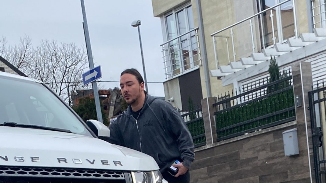 MILAN STANKOVIĆ REAGOVAO NAKON ŠTO SU GA KOMŠIJE RASKRINKALE Poslao im poruku i to javno - ovo ga je zabolelo - featured image MILAN STANKOVIĆ REAGOVAO NAKON ŠTO SU GA KOMŠIJE RASKRINKALE Poslao im poruku i to javno - ovo ga je zabolelo - featured image