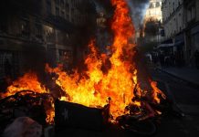 “Ne krećite u Francusku, gori na sve strane”: Svjetske sile izdale upozorenja građanima, uveden policijski čas "Ne krećite u Francusku, gori na sve strane": Svjetske sile izdale upozorenja građanima, uveden policijski čas - featured image