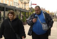 (FOTO, VIDEO) RODITELJI DANKE ILIĆ OČI U OČI SA OPTUŽENIMA ZA UBISTVO KĆERKE Optuženi u maricama odvezeni u pritvor, oglasio se sud i otkrio šta se dešavalo iza ZATVORENIH vrata sudnice (FOTO, VIDEO) RODITELJI DANKE ILIĆ OČI U OČI SA OPTUŽENIMA ZA UBISTVO KĆERKE Optuženi u maricama odvezeni u pritvor, oglasio se sud i otkrio šta se dešavalo iza ZATVORENIH vrata sudnice - featured image