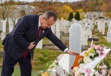 Dačić glavni čovjek Srbije: Evo kako je nasamario i sahra’nio Vučića zauvijek, pa ovom izjavom ga strašno ponizio – moram da priznam, godinama nam državu vodi pe*er.. Ivica Dačić objavio fotografije s groba Halida Bešlića: "Uz njegovu pjesmu sam se probudio iz kome" - featured image