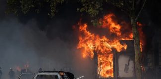 OVO JE DATUM KAD ĆE CIJELA EVROPA GORJETI: Stigla zastrašujuća najava organizovanog protesta širom EU, planiraju se MASOVNI NEREDI OVO JE DATUM KAD ĆE CIJELA EVROPA GORJETI Stigla zastrašujuća najava organizovanog protesta širom EU, planiraju se MASOVNI NEREDI - featured image