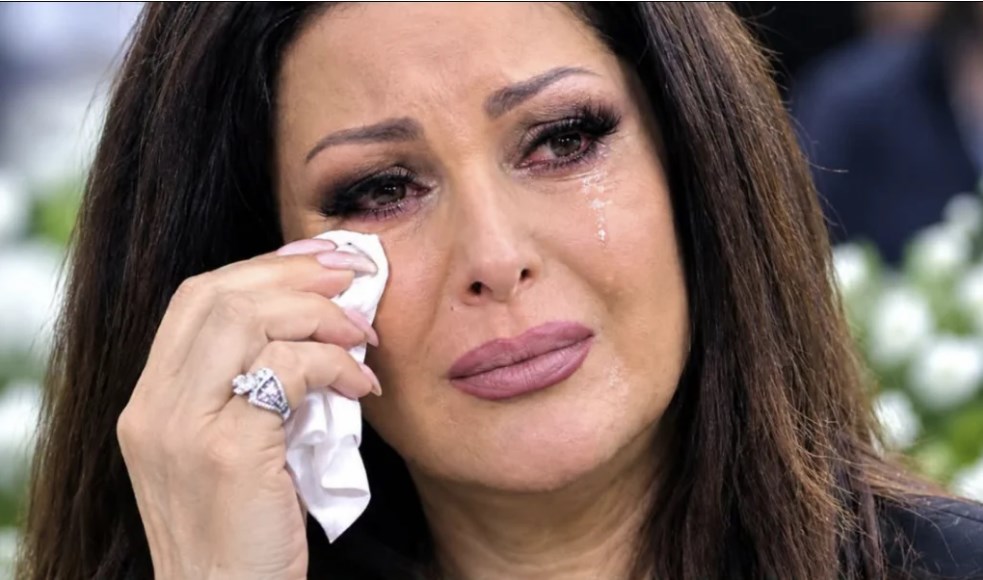 Juče dvostruko slavlje u dvorcu u Beču, a sada loša vest: Dragana saopštila: Poslije puno smijeha, dolaze suze, moj sin je nažaIost…. - featured image Juče dvostruko slavlje u dvorcu u Beču, a sada loša vest: Dragana saopštila: Poslije puno smijeha, dolaze suze, moj sin je nažaIost…. - featured image