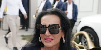Ovo niko nije 0čekivao, evo šta se desilo u kući Goce Božinovske Veliko slavlje u domu Goce Božinovske: „Danas krstimo našu devojčicu“ (FOTO) - featured image